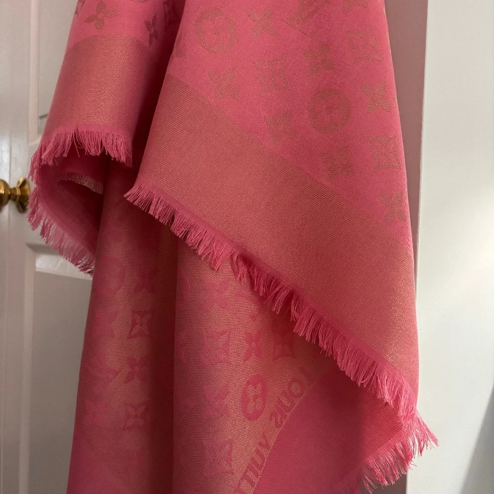 Pink Louis Vuitton Classic Monogram Shine Shawl - Picture 2 of 5